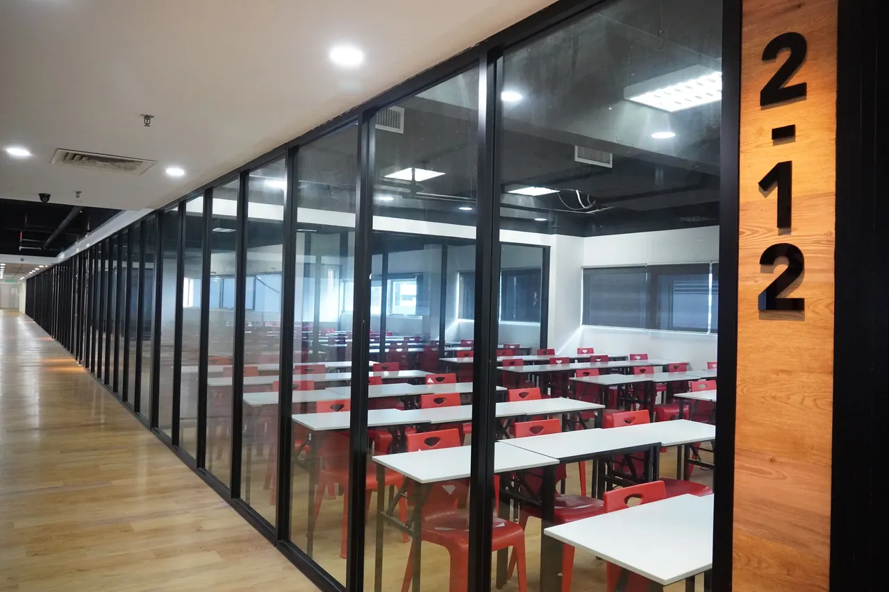 시티 대학교 말레이시아 유리벽 강의실